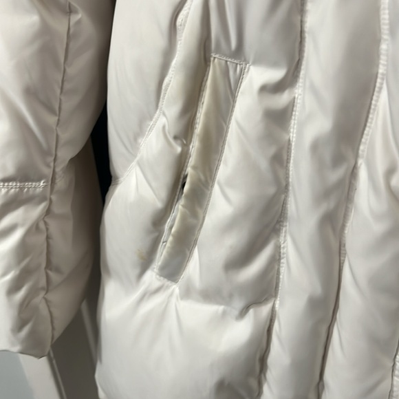 White puffer jacket with removable hood - Picture 5 of 8